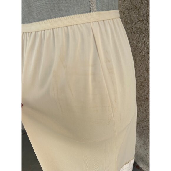 Vintage Komar Pillow Tab Beige Nylon Half Slip Coquette Cottagecore Skirt Medium - Picture 3 of 10